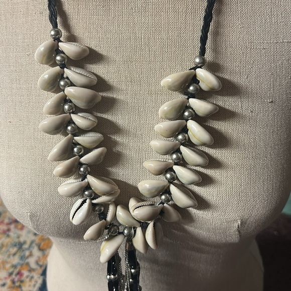 MIA COLLECTION Black Macrame and Shell Necklace with silver accents - Picture 2 of 4